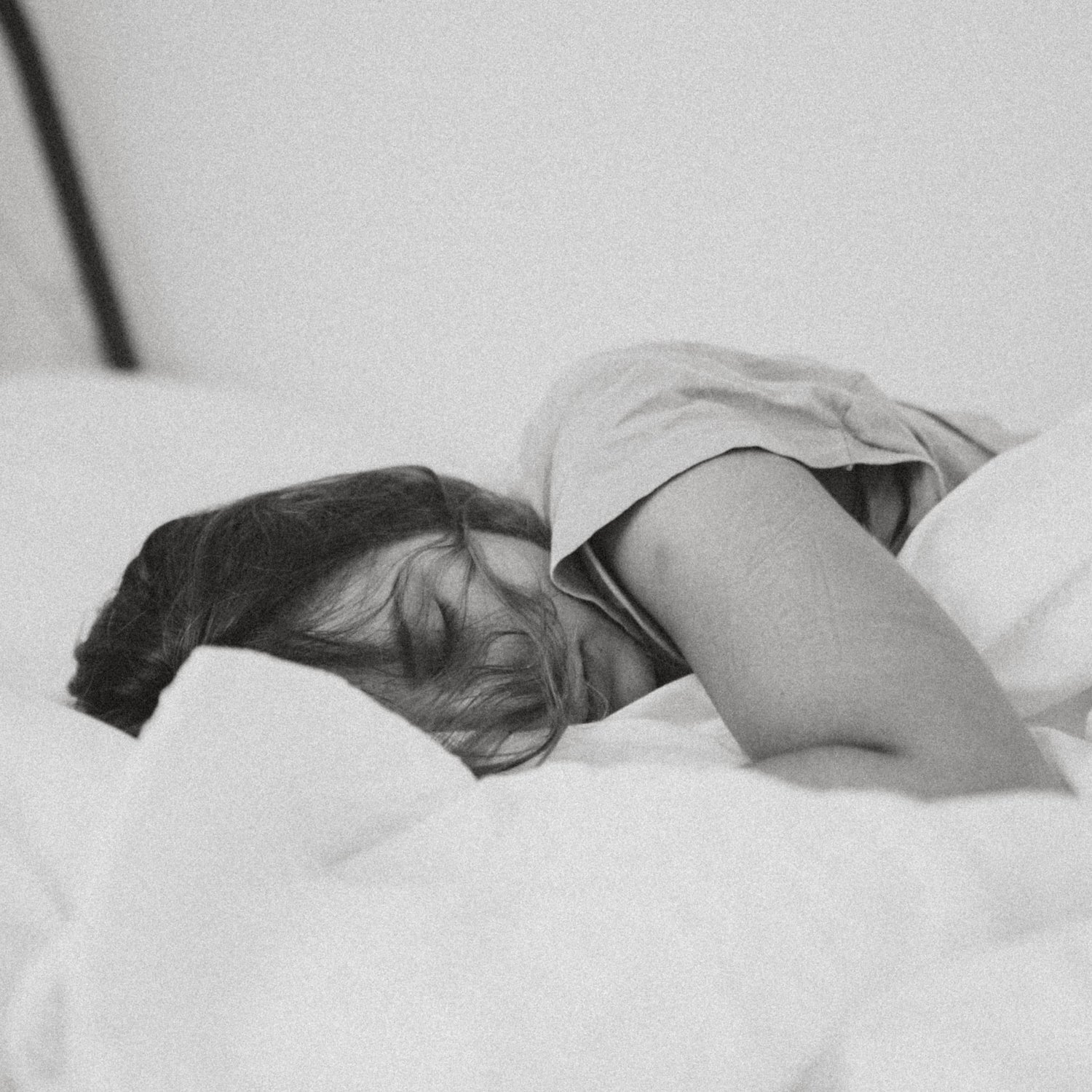 mujer tratando de dormir